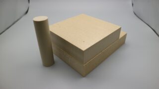 PEEK（ピーク）の精密切削加工 | 特性と加工事例