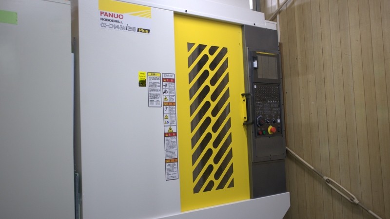 導入したマシニングセンタ。ファナック(FANUC) α-D14MiB5 Plus。